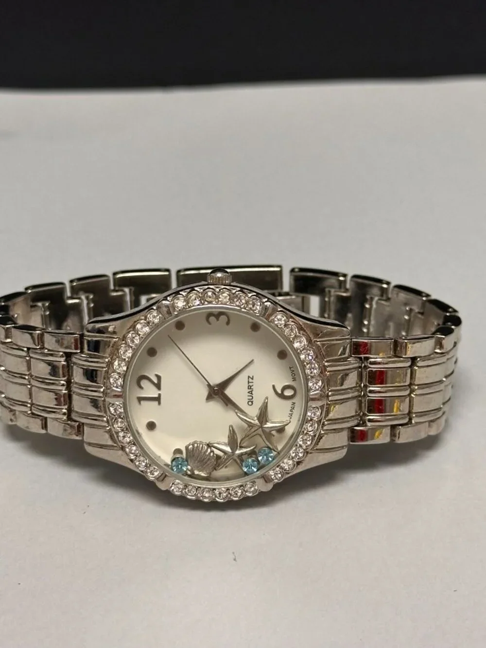 3/$30 Avon Watch Women Silver Tone Floating Seashell Charms New Battery 7.75